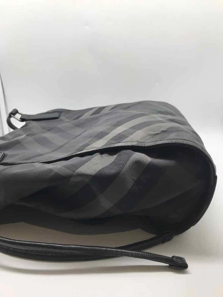 Bolso Bucket Burberry Black House Check de segunda mano Foto 3 de 4