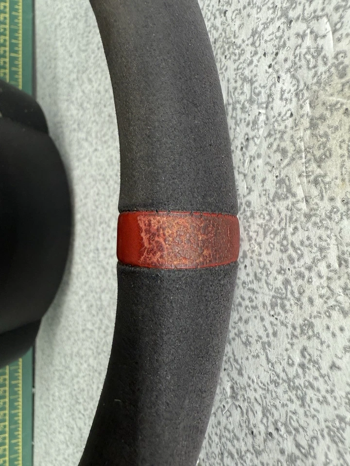 Ford Mustang GT350 2015-2017 Alcantara y volante de cuero con interruptores Foto 4 de 4