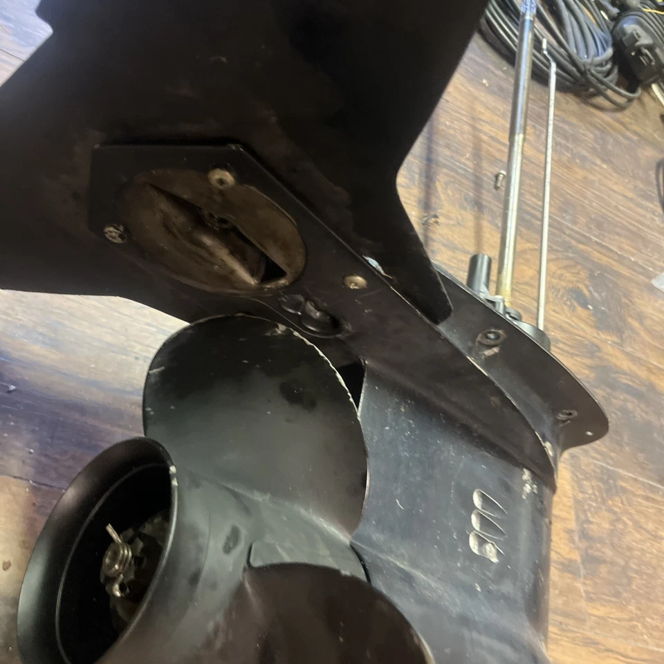 Johnson Evinrude Lower Unit 50 60 70 HP 3 Cylinder 1989-2001 2 Stroke Gearcase - Image 4 of 4