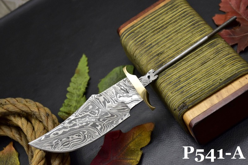 Custom Damascus Steel Blank Blade Hunting Knife Handmade,Brass Bolster (P541-A)