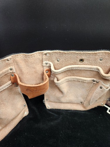 Vintage Custom Leathercraft Professional Tool Belt/Pouch H427X --- Lot 2364 - Picture 2 of 5
