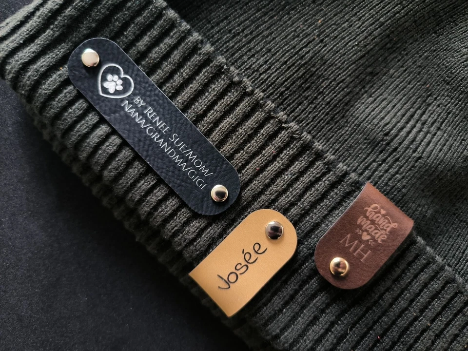 Персонализированные этикетки из искусственной кожи 2,75 x 0,75 дюйма с заклепками — именные бирки на заказ - Изображение 2 из 4