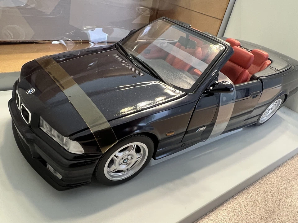 Lote paquete modelos UT: BMW Z3 James Bond Goldeneye 1:18 + M3 cabrio TECHNO VIOLET Foto 3 de 4