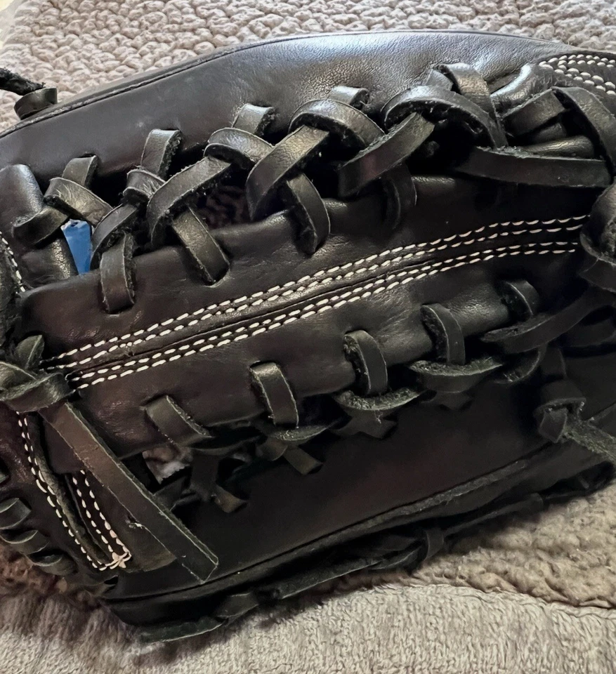 Guante para zurdos Akadema Prodigy Youth Fastpitch Series modelo AJB74 Foto 4 de 4