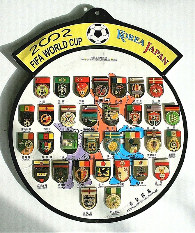 2002 WORLD CUP  / 32 PIN SET OF NATIONAL TEAM  SOCCER FEDERATION LOGOS