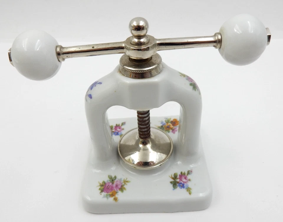 ANTIQUE 1800'S MEISSEN PORCELAIN NUT CRACKER GARLIC PRESS FLORAL DESIGN GERMANY - Image 3 of 4