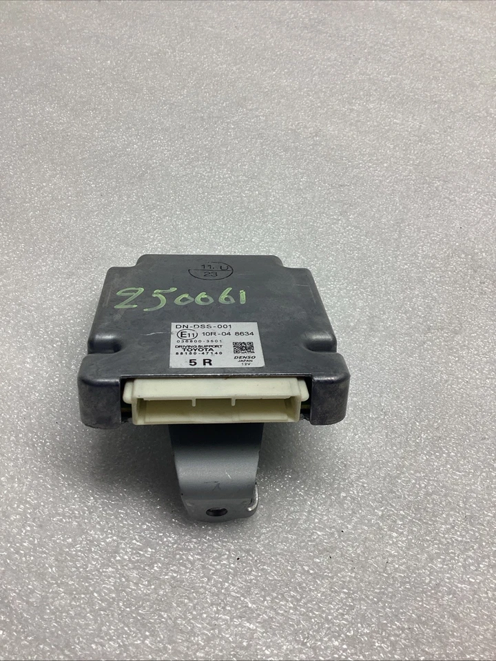 Módulo informático de soporte a la conducción Toyota Prius Prime 2017-2019 88150-47140 Foto 2 de 4