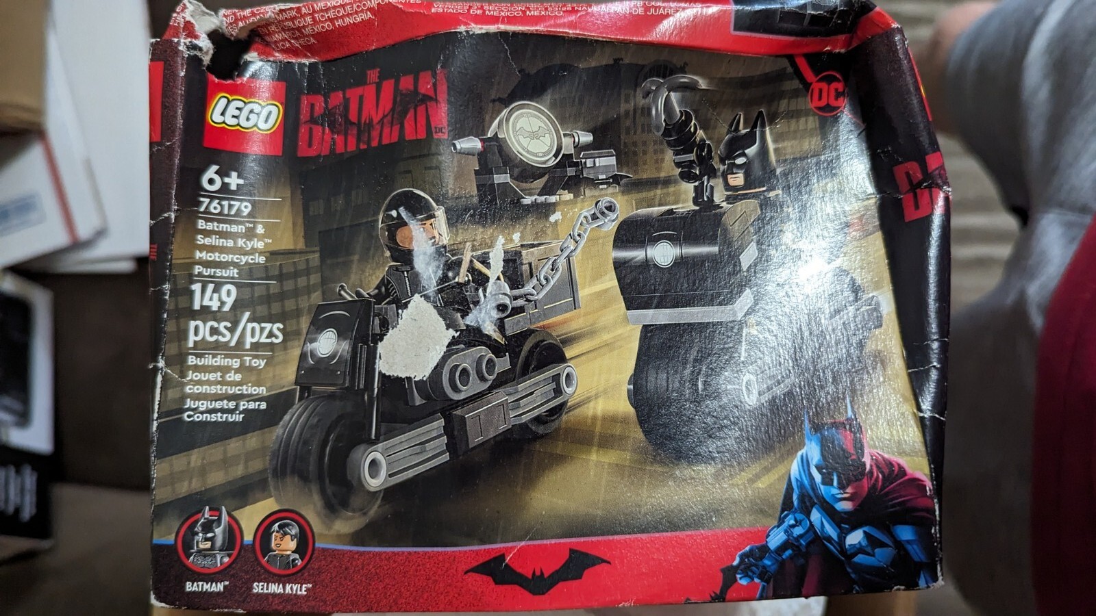 Batman™ & Selina Kyle™ Motorcycle Pursuit