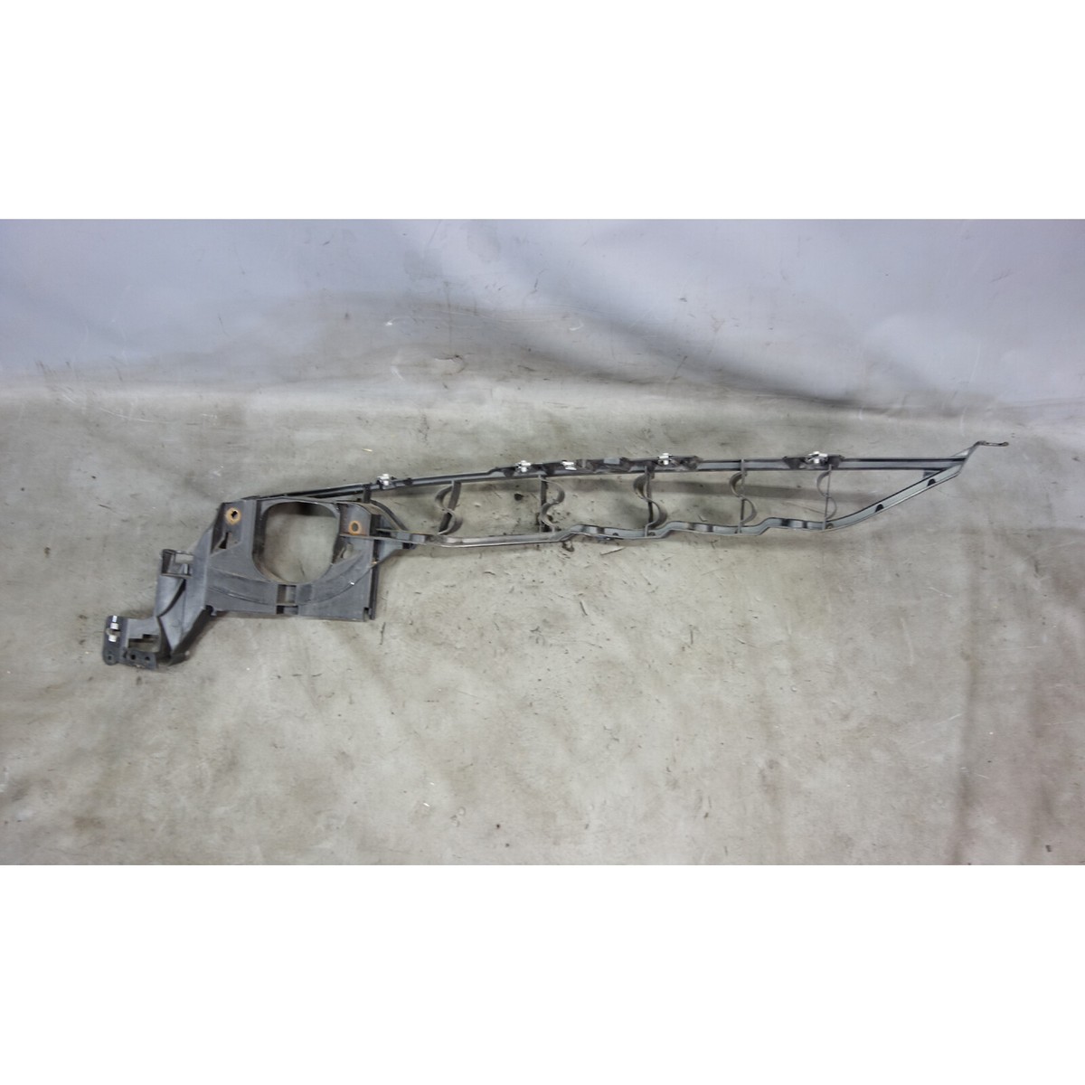 2007-2014 BMW E70 X5 E71 X6 Right Front Fender Bracket Mount Base 