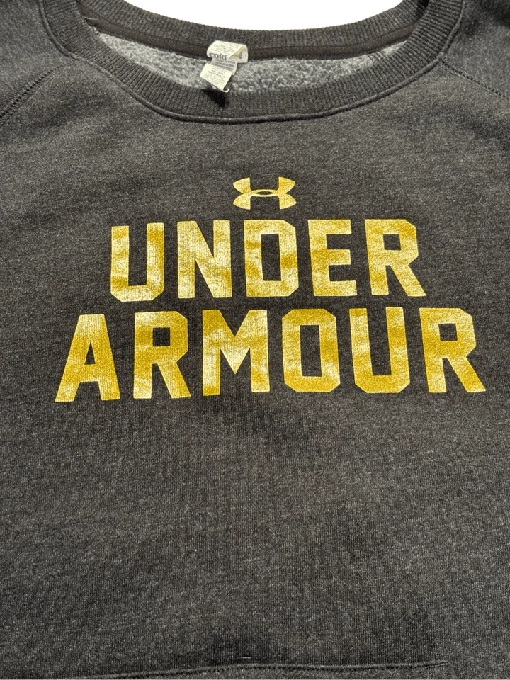 ¡Sporty Chic! Sudadera Under Armour XL cuello redondo - logotipo dorado brillante (disco pequeño Foto 3 de 4