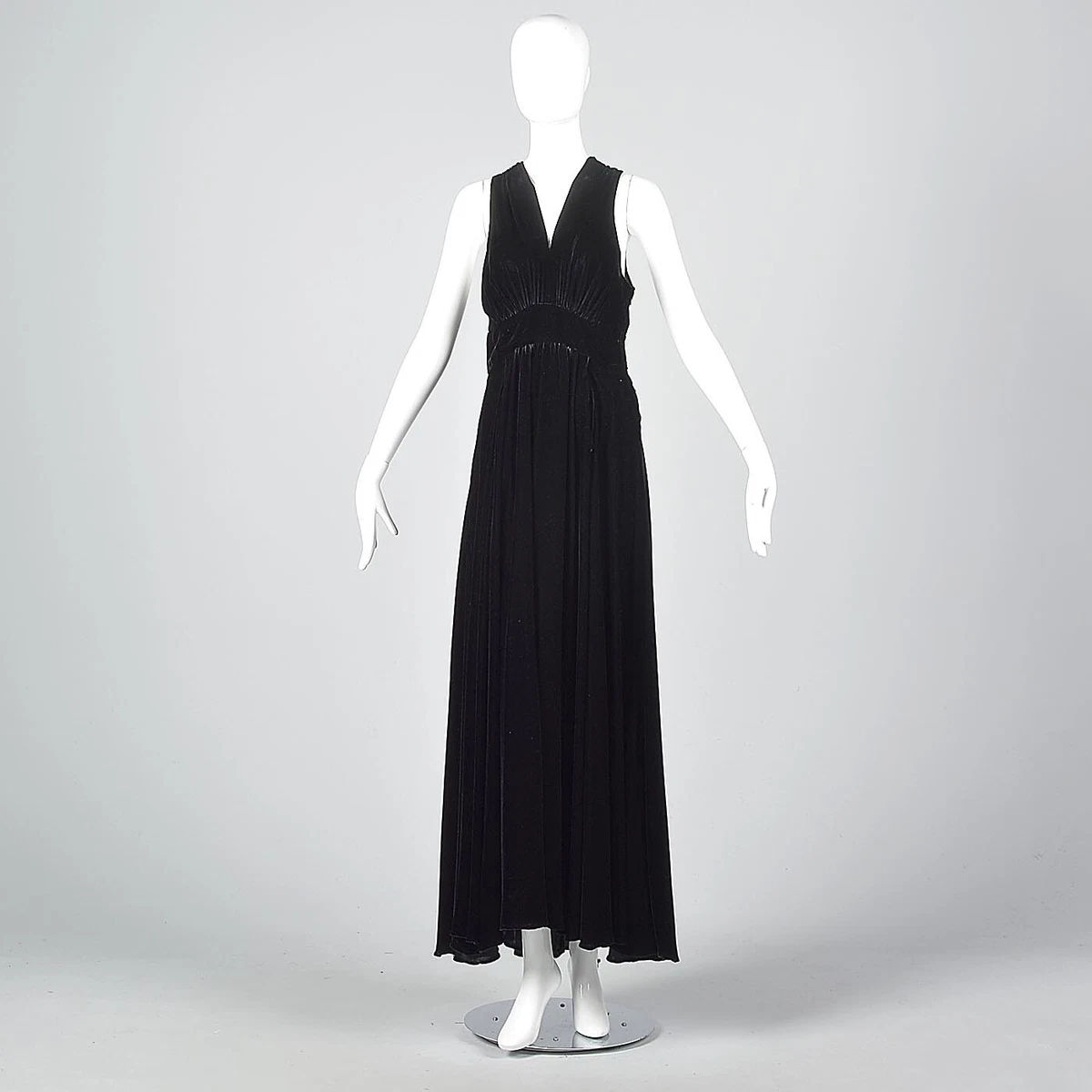 Ball gown in black silk velvet store