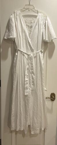 NEW Vintage LINDA Lingerie White Silky Polyester Robe & Nightgown Set Size S - Picture 2 of 15