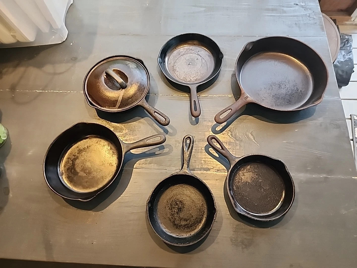 Vintage Cast Iron Skillets 10 1/2" USA, 3- 8", 2- 5" Lot Of 6 Pans 1 - 8" Lid
Opens in a new wind