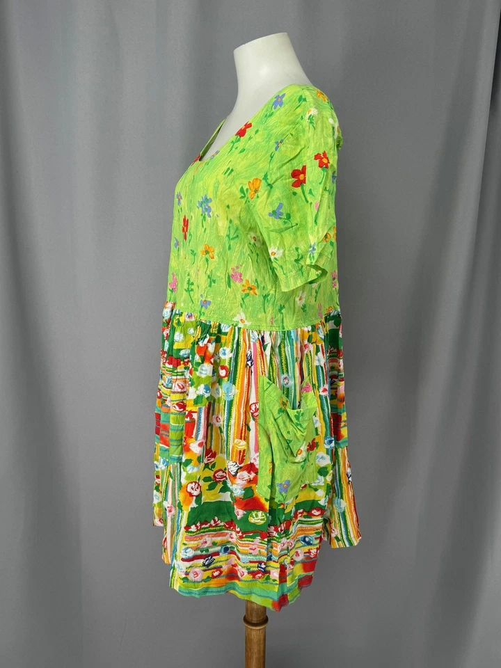 Vestido Jams World Mediano Verde Floral Babydoll Bolsillos Boho Maximalista Hawaiano Foto 3 de 4