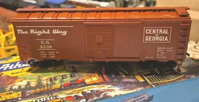 CENTRAL OF GEORGIA  HO SCALE  ''The Right Way '' Box Car #6338 BLUE  BOX