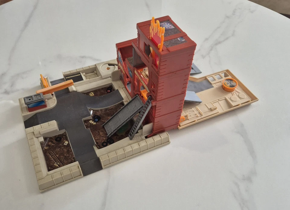 Play set micro machines vintage caserne double action 1995 Foto 3 de 4