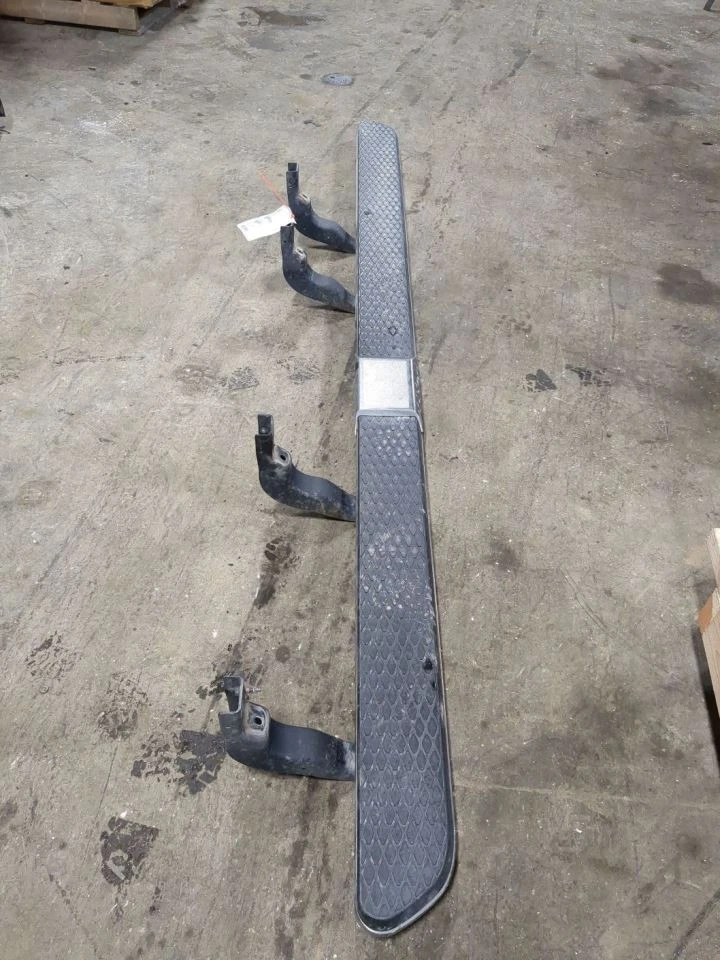 LEFT RUNNING BOARD 2017 NISSAN TITAN XD - Изображение 2 из 4