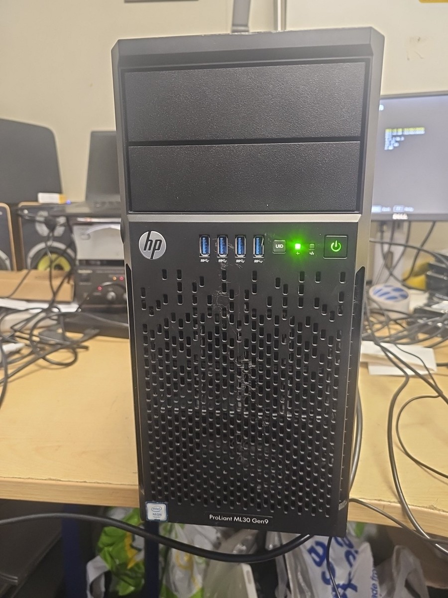 HPE ProLiant ML30 Gen9 4LFF Tower Server: Xeon E3-1220 v5,8GB RAM
