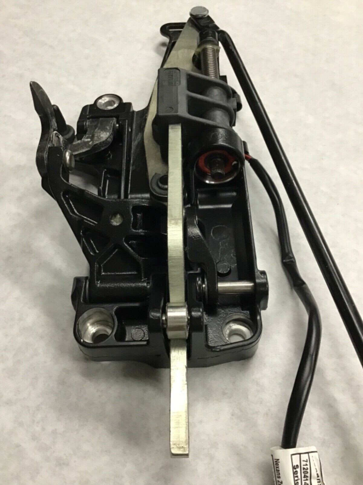 Maserati Gran Turismo convertible WEBASTO Left Driver Side Convertible Top Latch