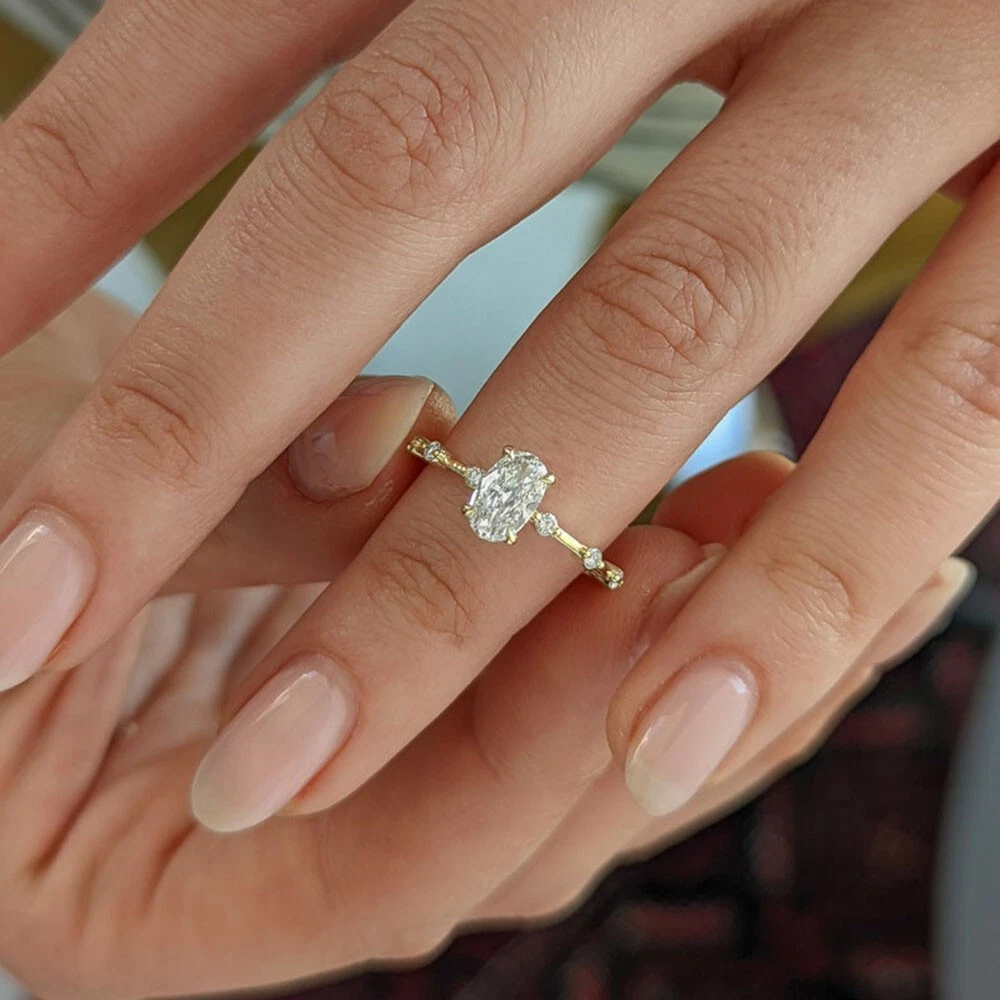 Oval diamond hotsell yellow gold ring