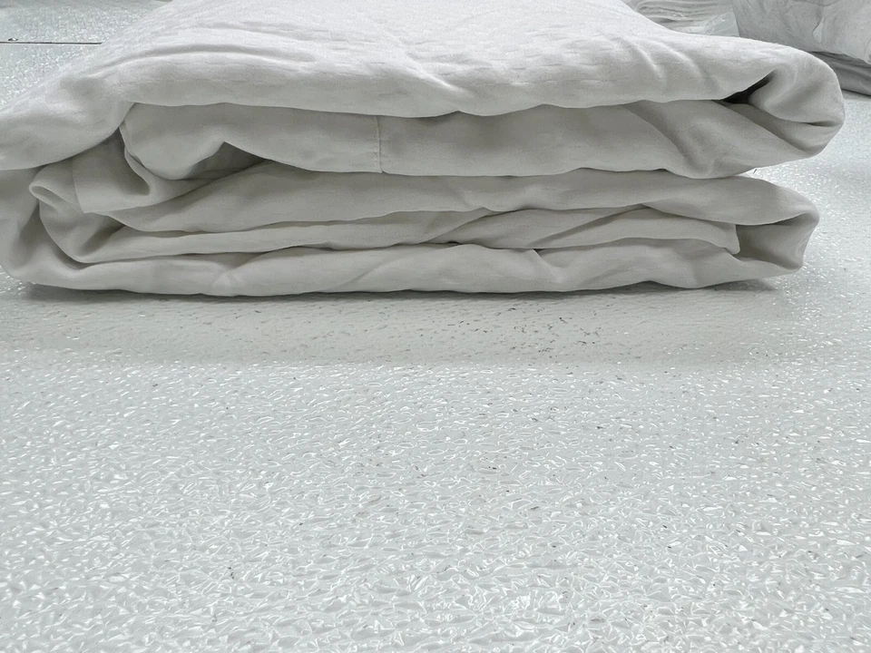 H By Frette Cotton Percale King Flat Sheet Checkers White Preowned W/defects - Image 3 of 4