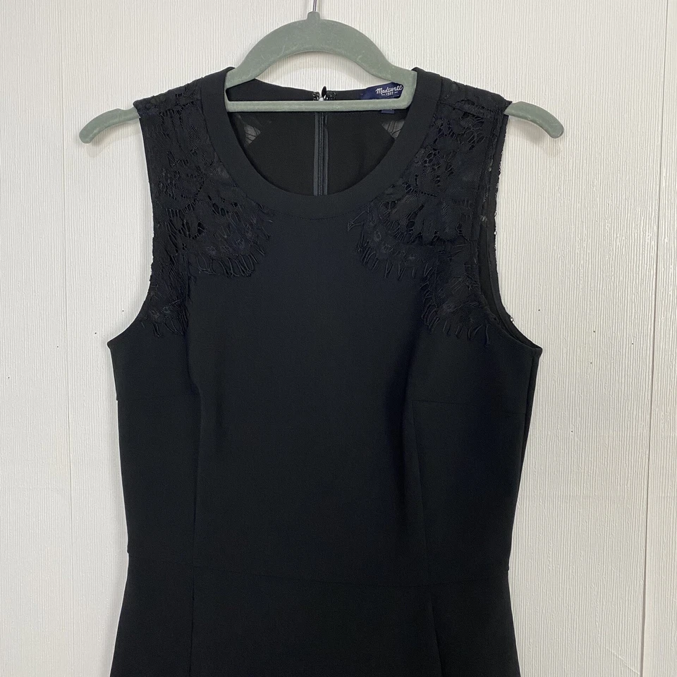 Vestido Madewell para mujer negro con inserción de encaje en cualquier lugar ajustado y acampanado sin mangas talla 0. Foto 3 de 4