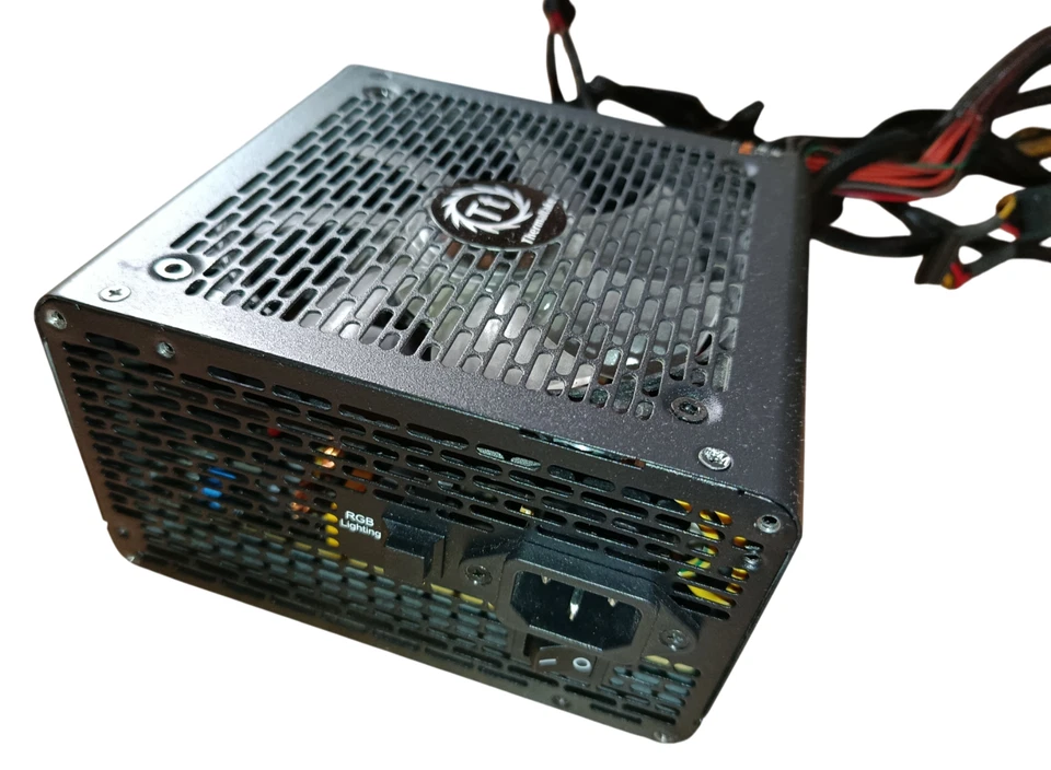 Thermaltake SMART RGB, 700 Watt, 120 mm RGB Lüfter, 80+ | Defekt - Bild 3 von 4
