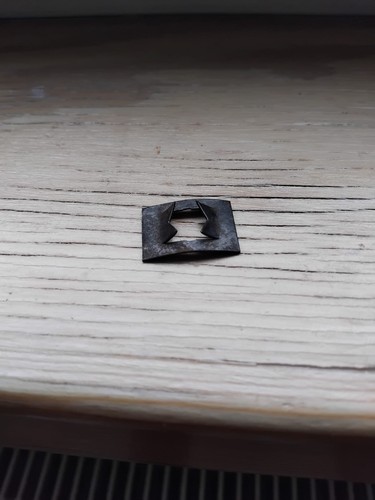 Trabant 1x Klemmfeder für Spritzwasserdüse Motorhaube