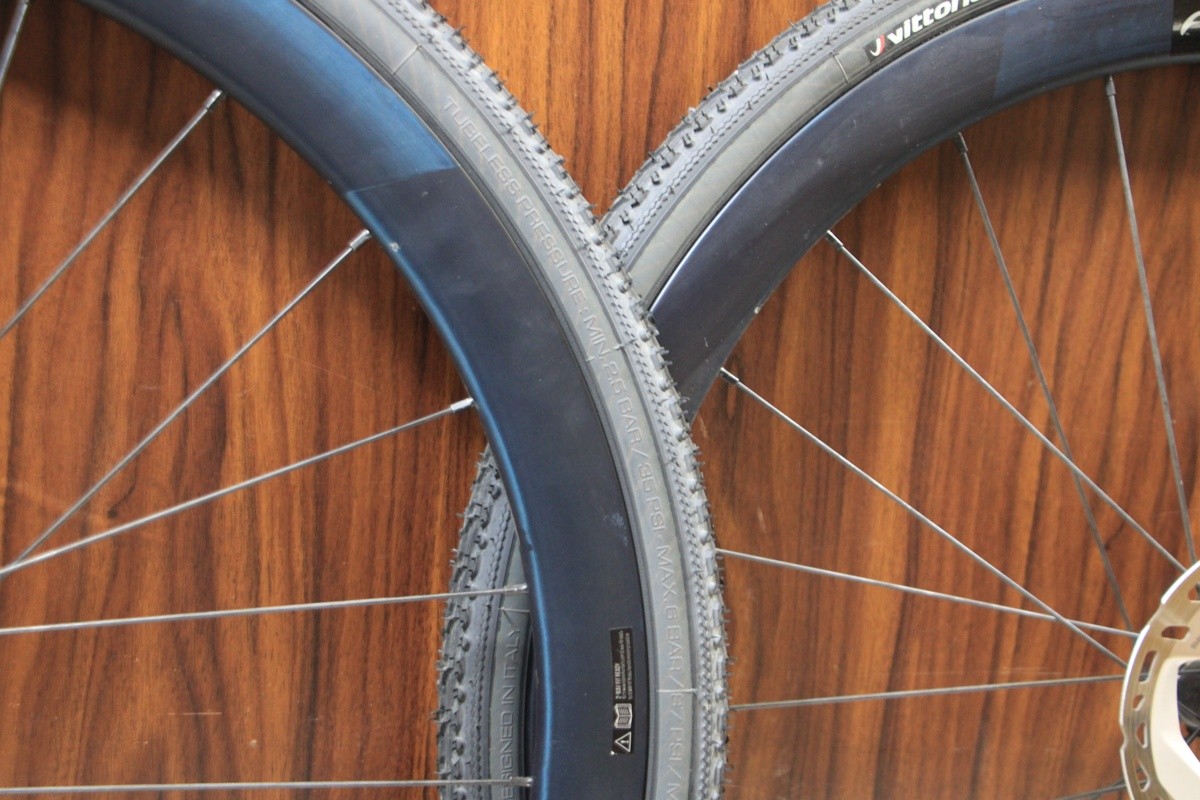 Fulcrum Airbeat 400 DB XDR Clincher Tubeless Carbon Wheelset SRAM