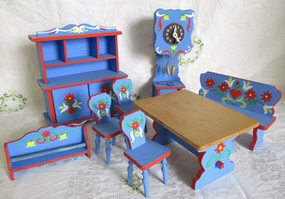 Puppenhaus Möbel Küche Esszimmer 8tlg. Standuhr Schlüsselaufzug funktioniert - Bild 1 von 4