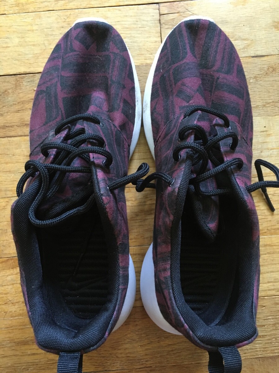 Nike Women's Roshe One Print Night Maroon Running Shoes 844958