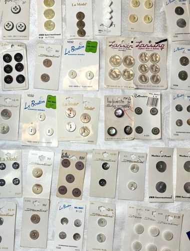 Buttons Huge Lot New Vintage Assorted colors Sizes Mother of Pearl - Picture 3 of 4