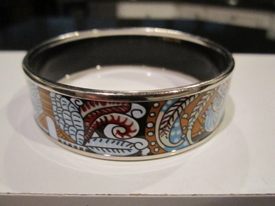 BRAZALETE HERMES ESMALTE ANCHO CASI 3/4" Y 2 1/2" DE DIÁMETRO DISEÑO RARO Foto 2 de 4