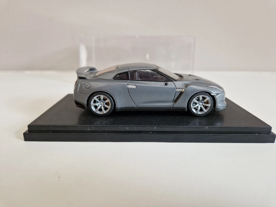Ebbro 1/43 Nissan GT-R - Grigio scuro metallizzato - 2007 - 44038 - Immagine 3 di 4