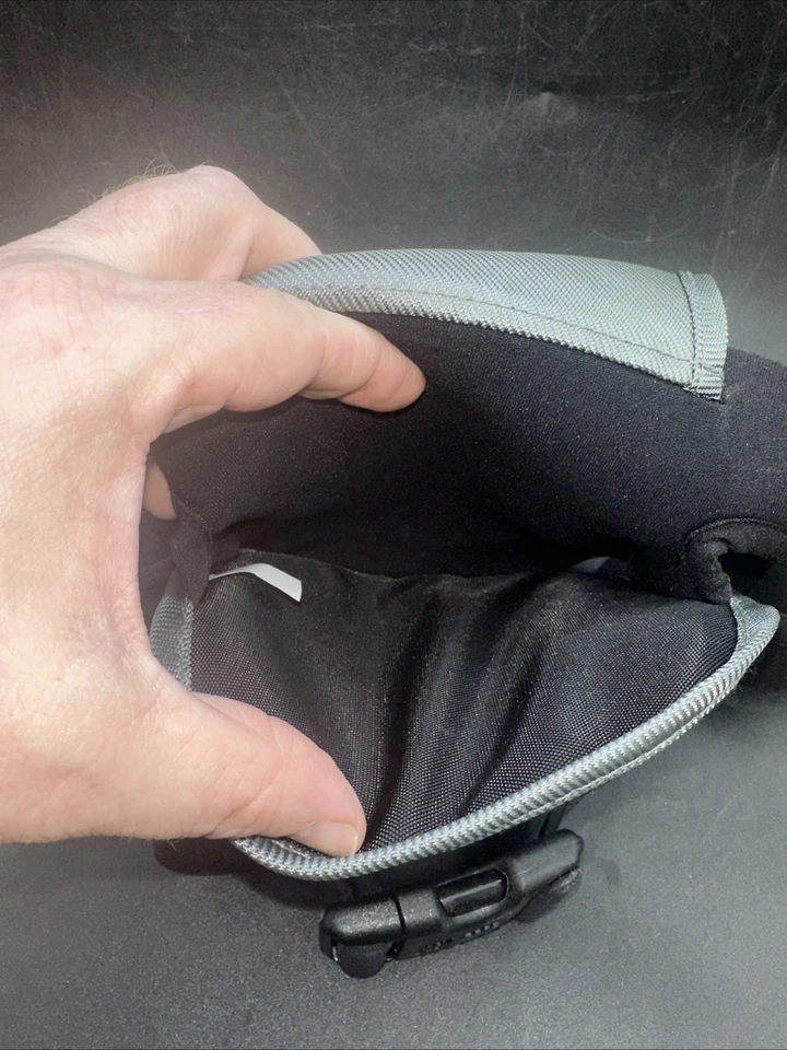 Reproductor de CD Case Logic y estuche de almacenamiento con cuerpo/cintura ajustable gris negro azul usado en excelente estado Foto 3 de 4