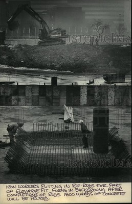 #ad #ad 1986 Press Photo Iron Workers Putting in Re Rods for Elevator mja46995 $24.99