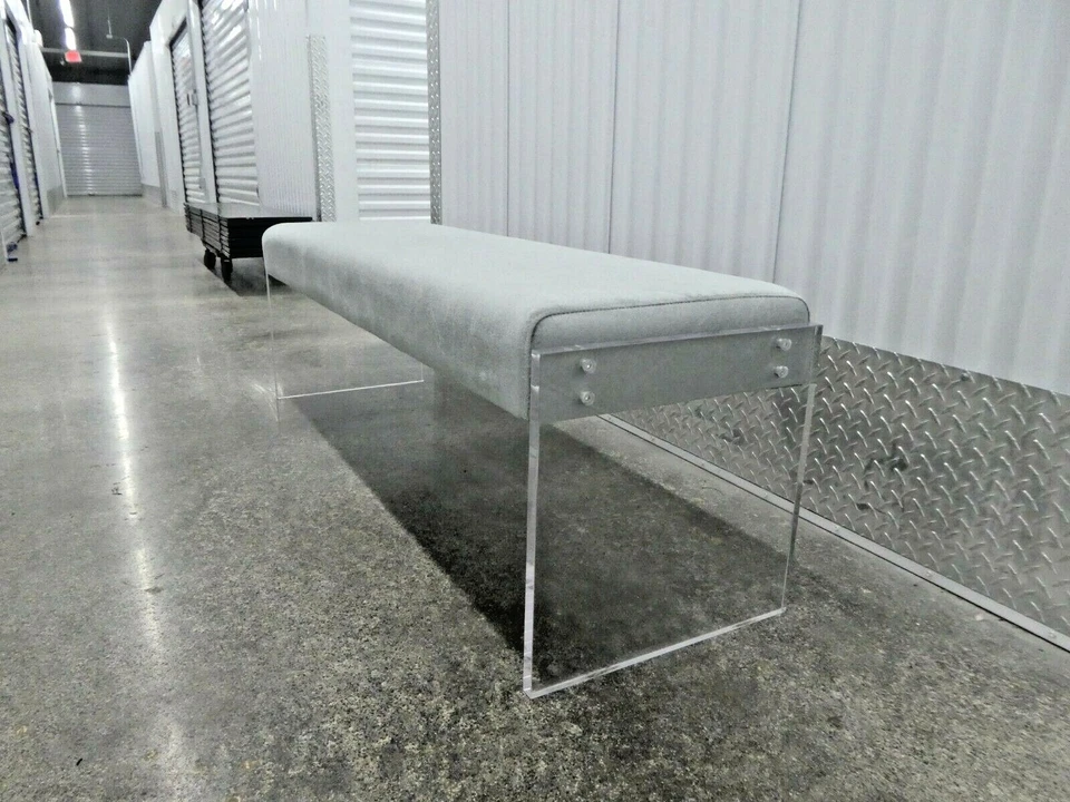 BANCO DE TELA Y LUCITE ELEGANTE VINTAGE PERFECTO PARA FINAL DE CAMA Foto 4 de 4