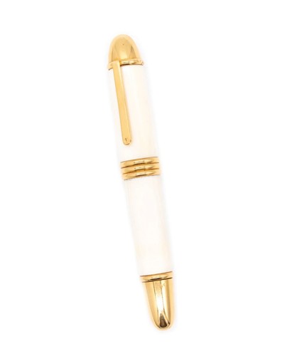 French Bry & Co Paris 1970 Montblanc Fountain Pen In 18Kt Yellow Gold & Bakelite