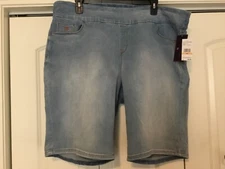 Gloria Vanderbilt Amanda Pull On Slimming Blue Jean Bermuda Shorts - 24W - NEW