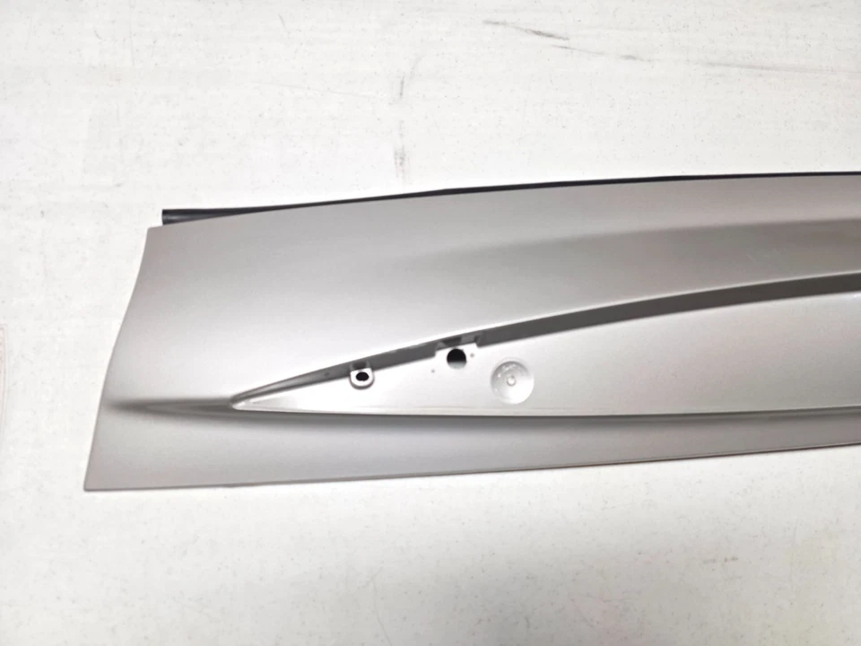 2002-2006 Cadillac Escalade SUV 3rd Third Rear Brake Light ESV Spoiler Trim OEM - Image 2 of 4