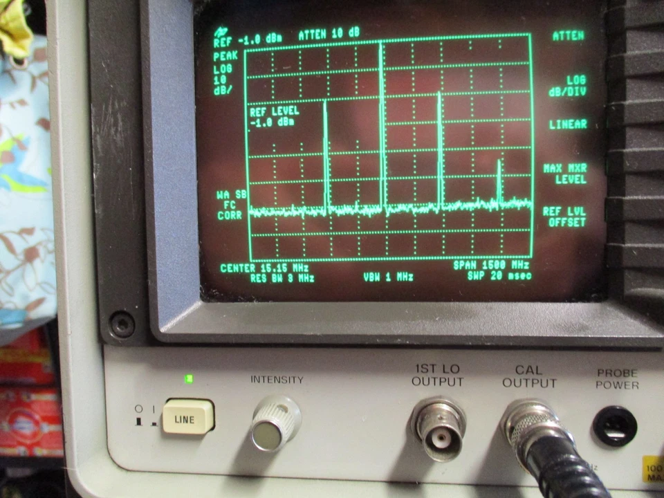 Spectrum Analyzer HP 8590 A - 10 Khz to 1,5 Ghz - Photo 3/4