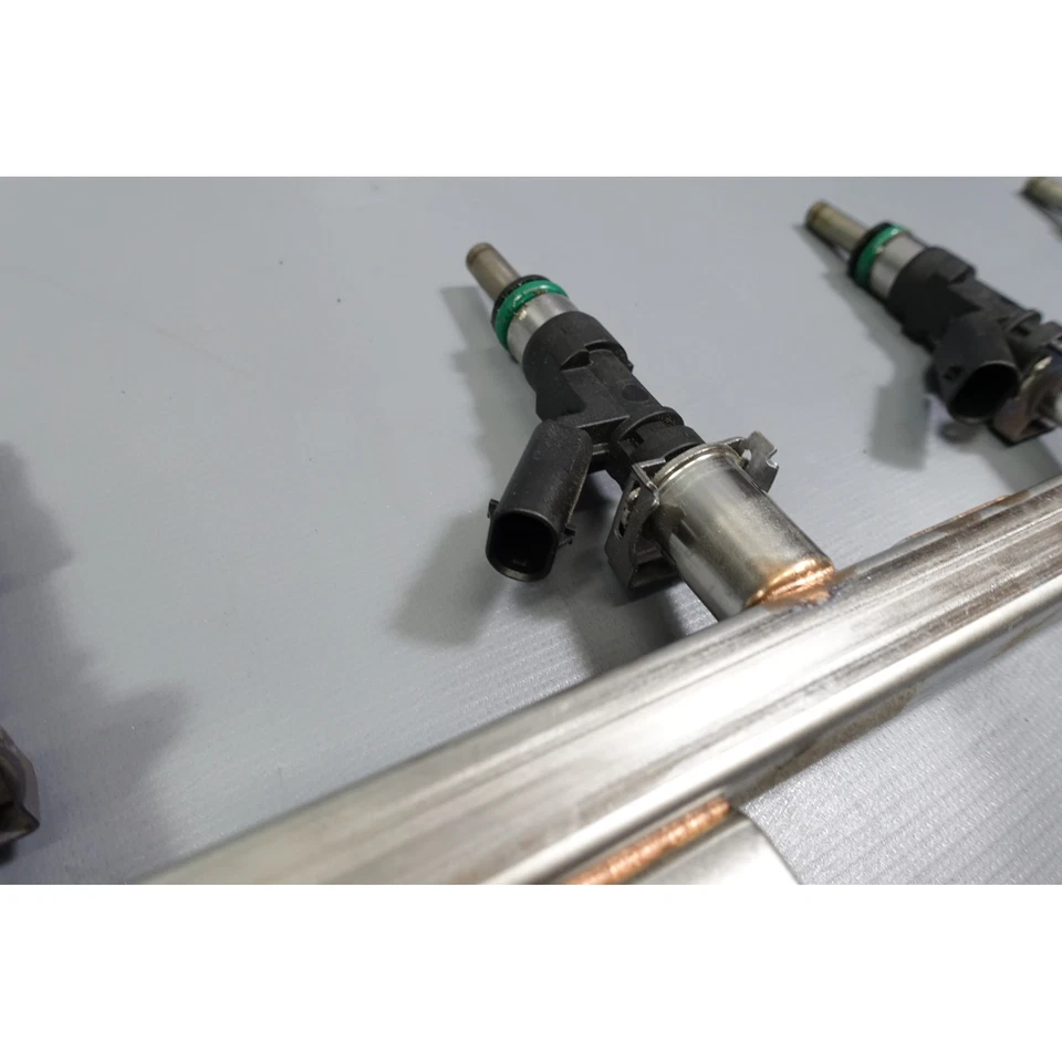 23-25 BMW G05 X5 G07 X7 40iX M440i B58 Low Pressure Fuel Rail with Injectors OEM - Image 4 of 4