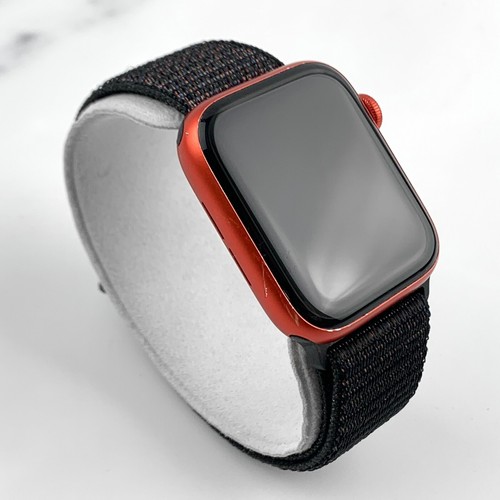 Apple Watch Series 6 Estuche de aluminio rojo 44 mm con lazo de nailon negro (GPS) - Imagen 6 de 7