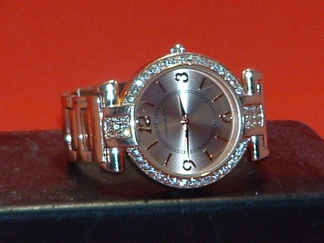Pre-Owned Women display picture 3