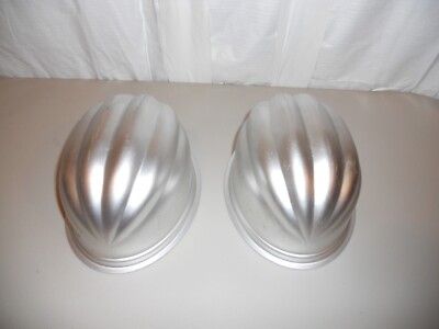 Collectibles - 2 Vintage Aluminum WEAR EVER #2931  molds