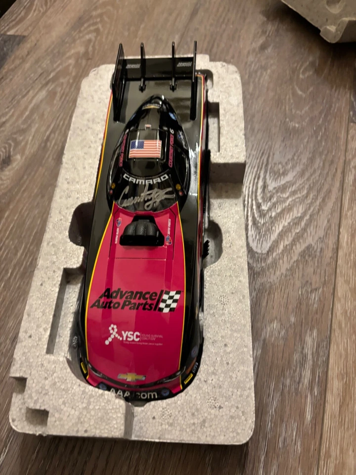 Courtney Force Advance Auto Parts rosa autógrafo 1/24 - Imagem 3 de 4