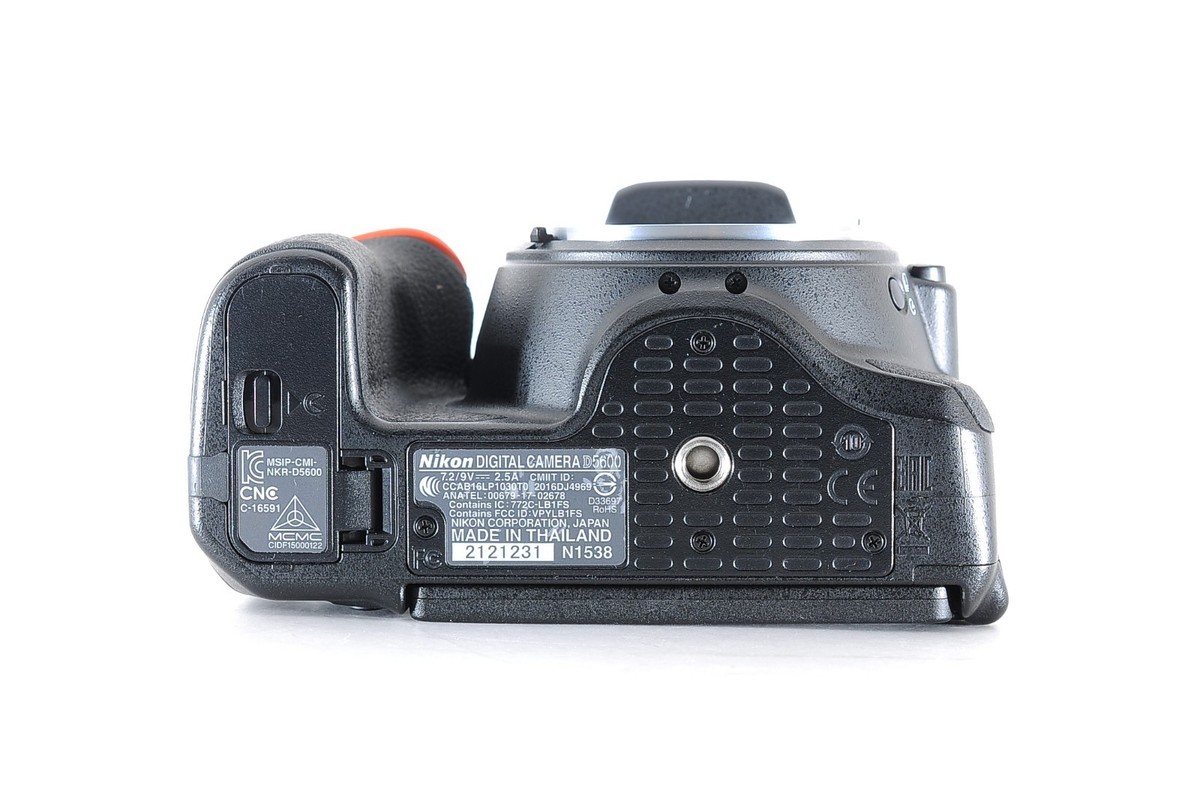 Nikon　D5600 Amazon.com : Nikon D5600 24.2MP DSLR Digital Camera with AF