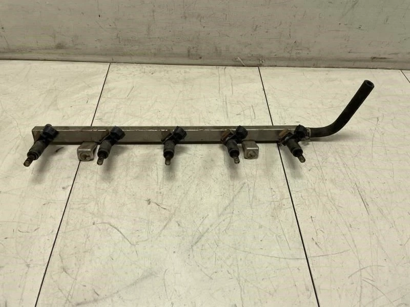 CARRIL INYECTOR DE COMBUSTIBLE VOLKSWAGEN BEETLE 2010 con INYECTORES DE FÁBRICA Foto 4 de 4