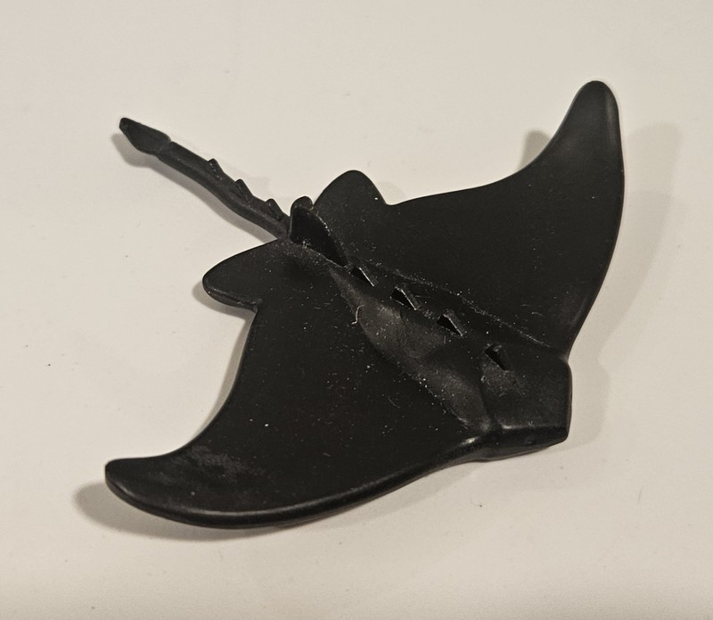 Lego MINIFIGURE- Black Manta Ray.  30084.   Lot236