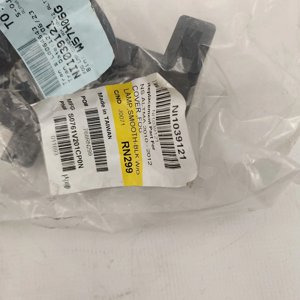 2010 2011 2012 NISSAN ALTIMA RIGHT SIDE FOG LIGHT TRIM - Image 4 of 4